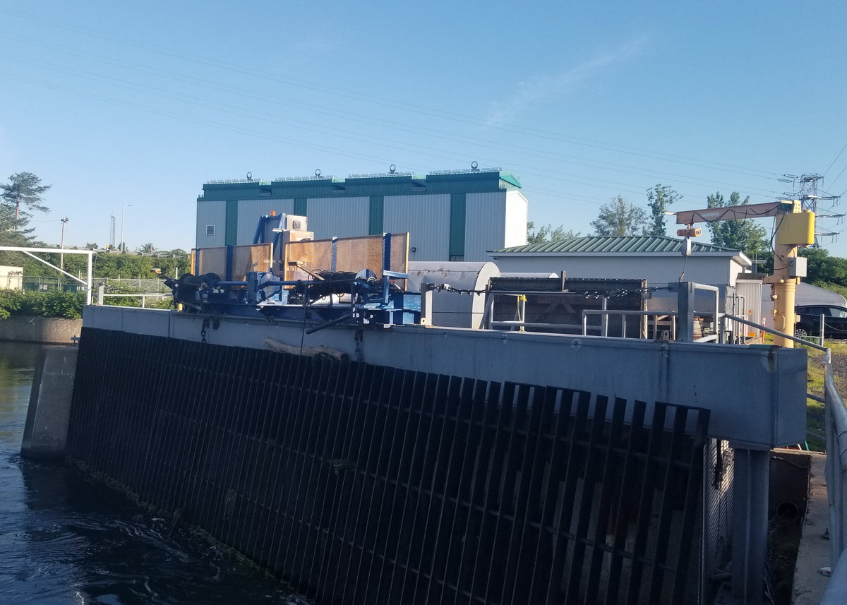 Trash-rack installation at the energy project site