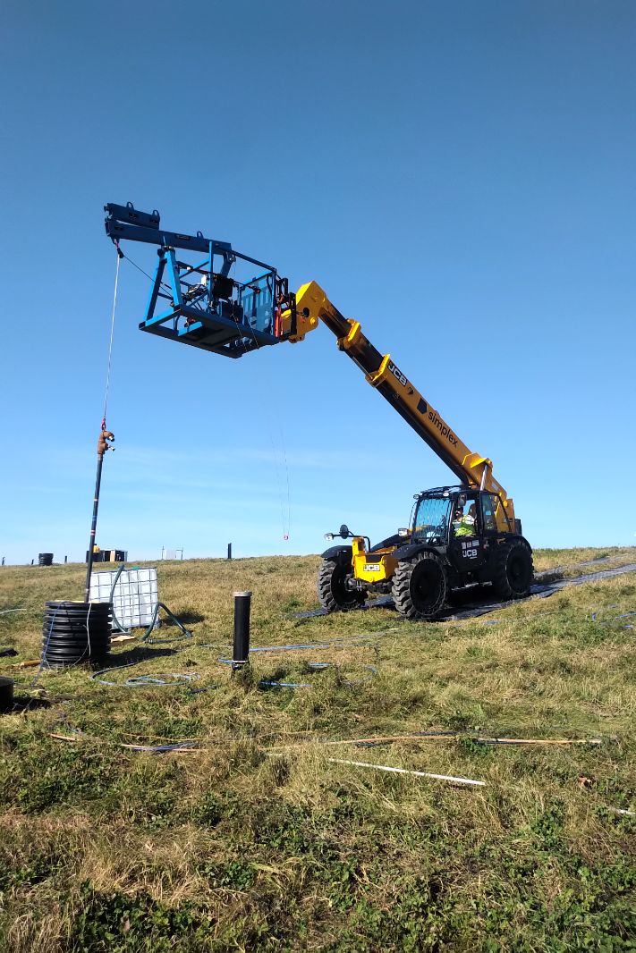 Hydraulic well-servicing system